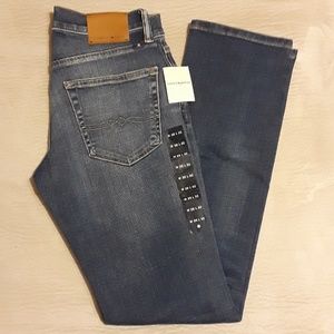 NWT! Lucky Brand mens 221 straight jeans 28x32